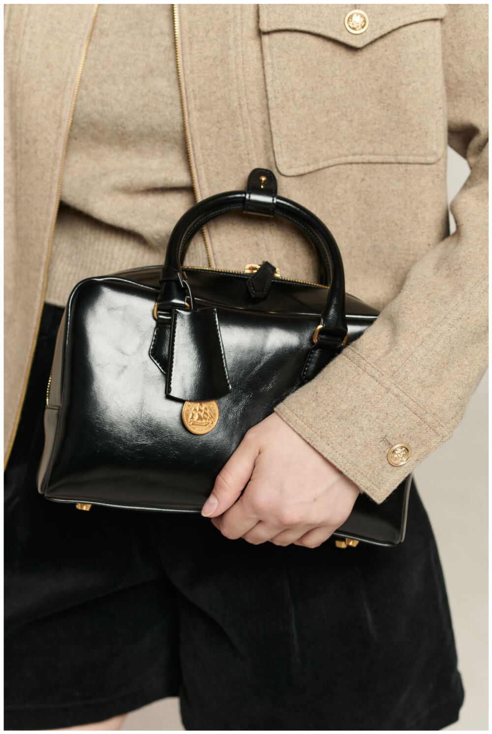 FABRICOLOGY 패브리콜로지 -Audrey Classic Square Bag Black 모델컷1