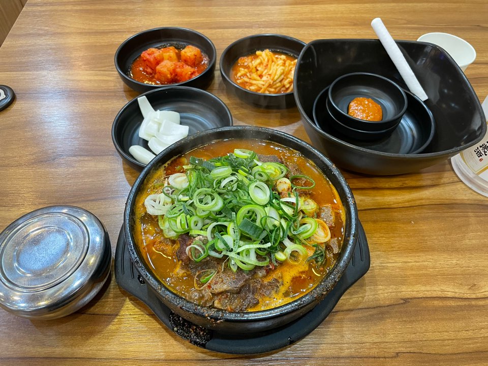  충주 - 뼈다귀 해장국이 땡길 땐? 방가삼대!!! 고기 양 둘째가라면 서럽지!
