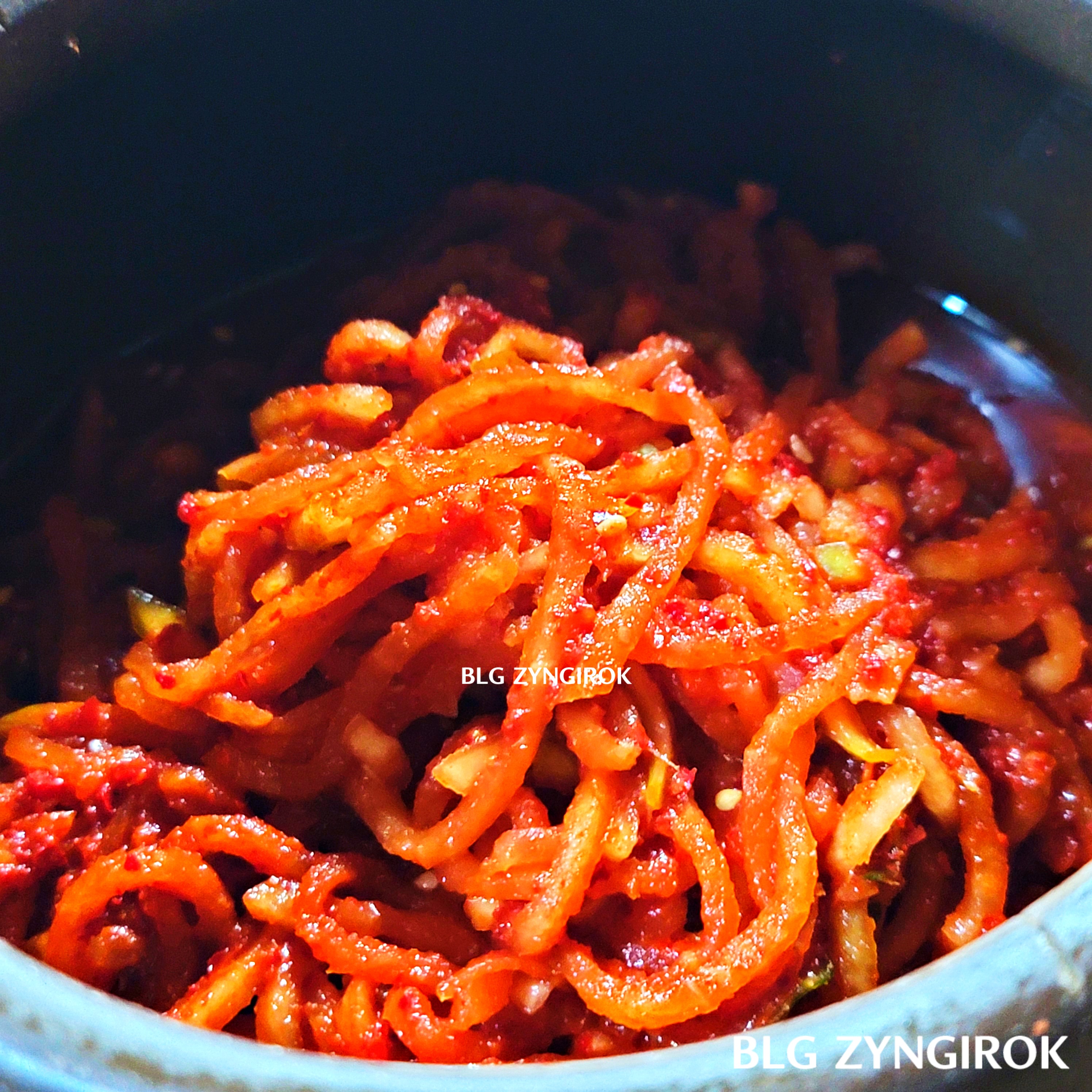 양주 맛집 밀밭칼국수 - 무채 김치 모습이다.