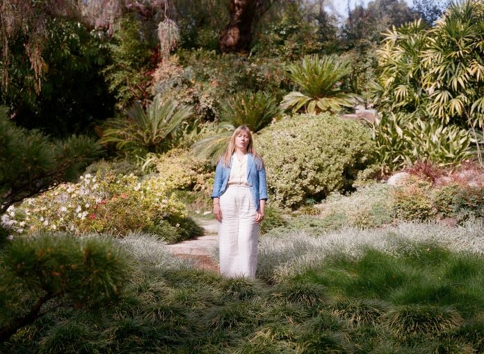  kacey johansing 데뷔 비디오, 'Even A Lot Feels Like Nothing'
