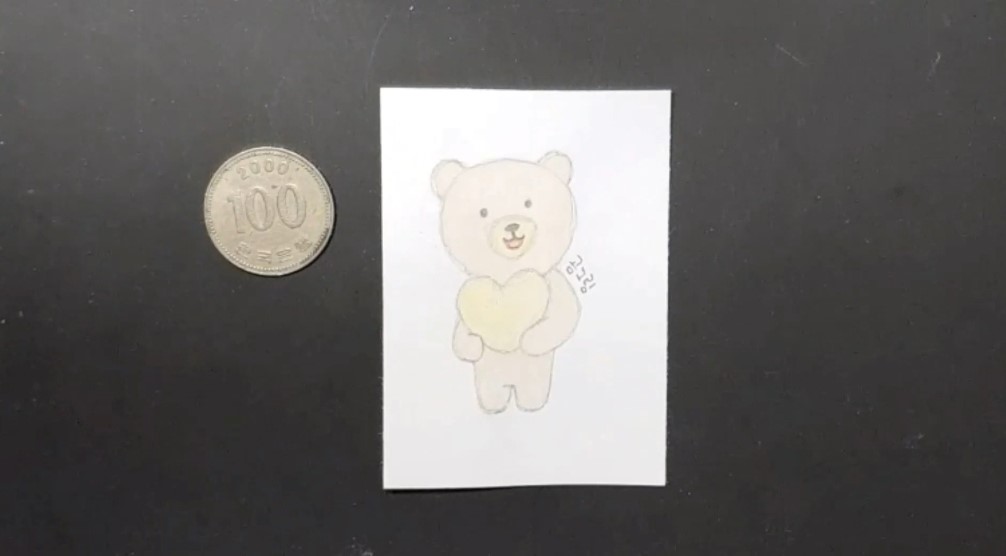물기가 완전히 마르면 색이 더 흐려져요. 물감을 사용할 때는 마르면 더 연해진다는 점을 염두하고 채색하셔야 합니다.