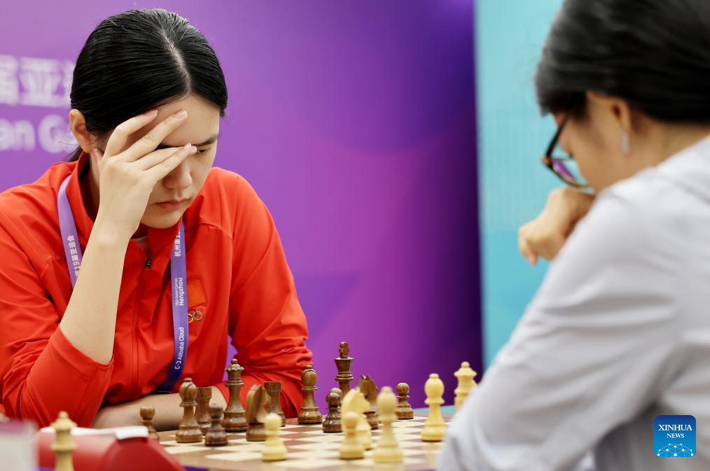 중국 Zhu Jiner (L) vs 중국 Hou Yifan