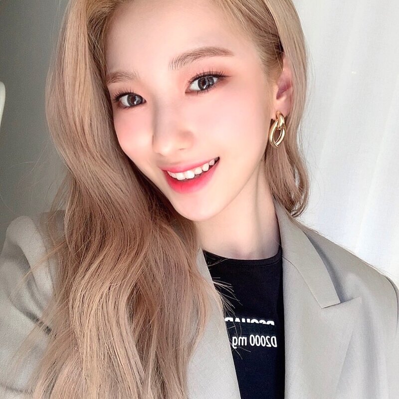  걸그룹 로켓펀치 수윤 트위터 인스타그램 셀카 사진 업데이트