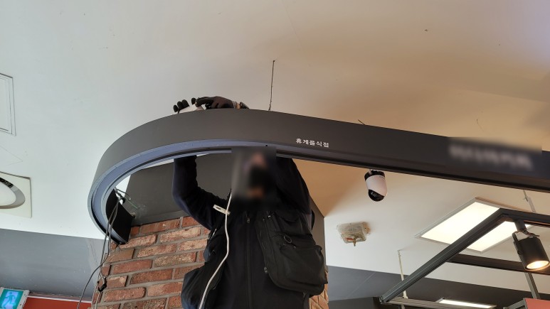 불량으로 IPTIME C200으로 교환하는 커피숍에 설치된 무선 IP카메라 5