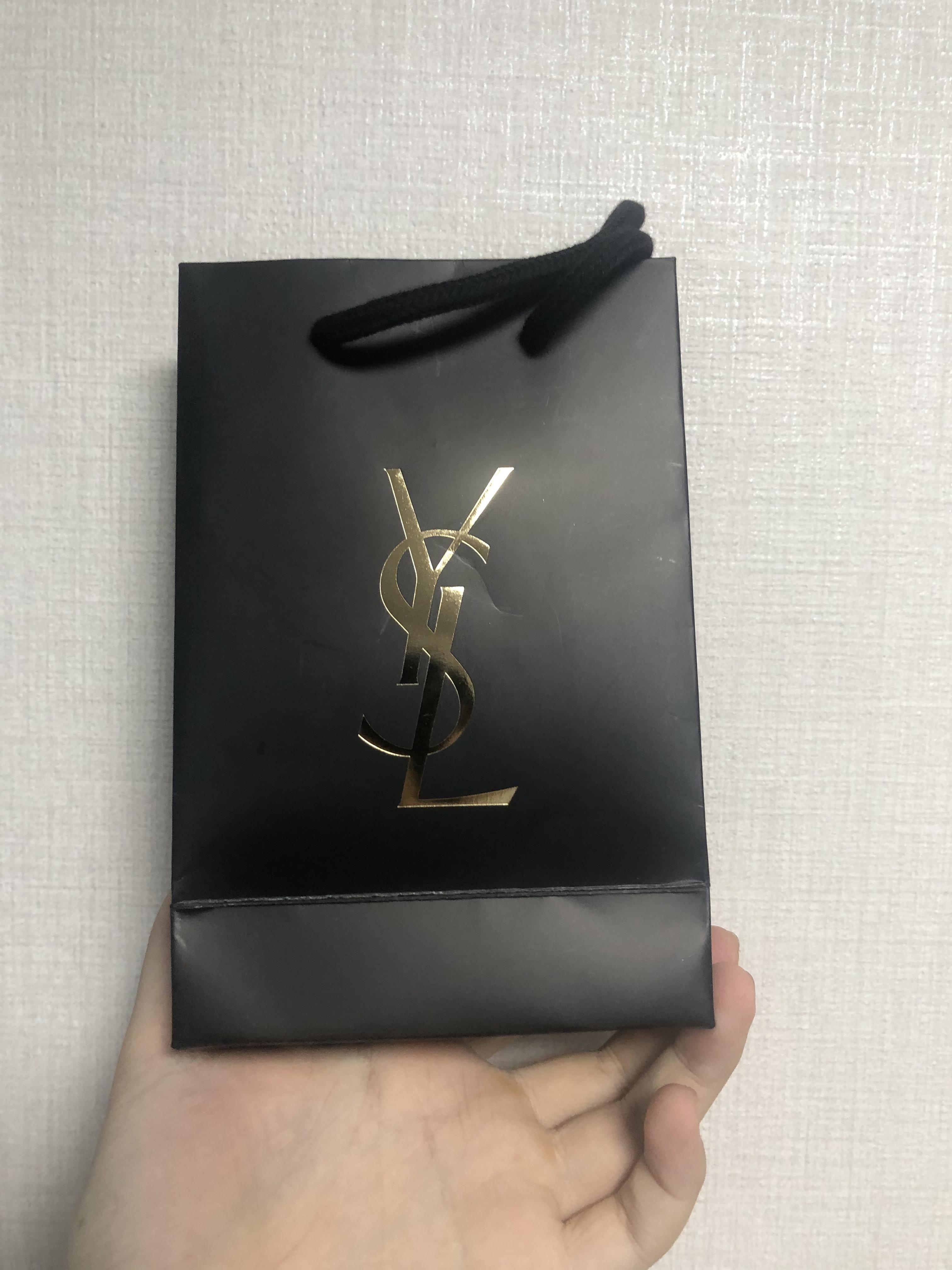  입생로랑 루쥬 볼립떼 샤인 입술 촉촉하고 발색력이 뛰어난 립스틱