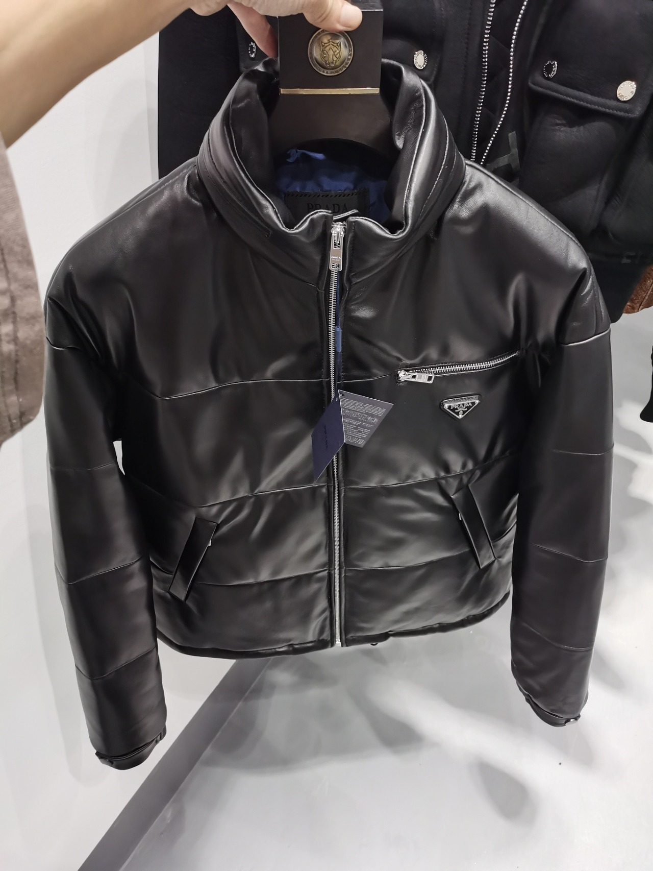  [PRADA] 프라다 트라이앵글 로고 다운 가죽 자켓