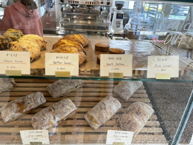 분위기 신상 카페 충주 베이커리 바위의 따뜻한 33