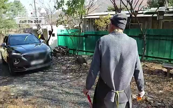 [3회] 자연의 철학자들 - KBS새처럼 살고 싶어라] 자연이라는 위대한 법당에서 숲의 울림, 새들의 소리를 들으며 깨달음을 얻은 도연 스님.ts_20220320_153600.131.jpg