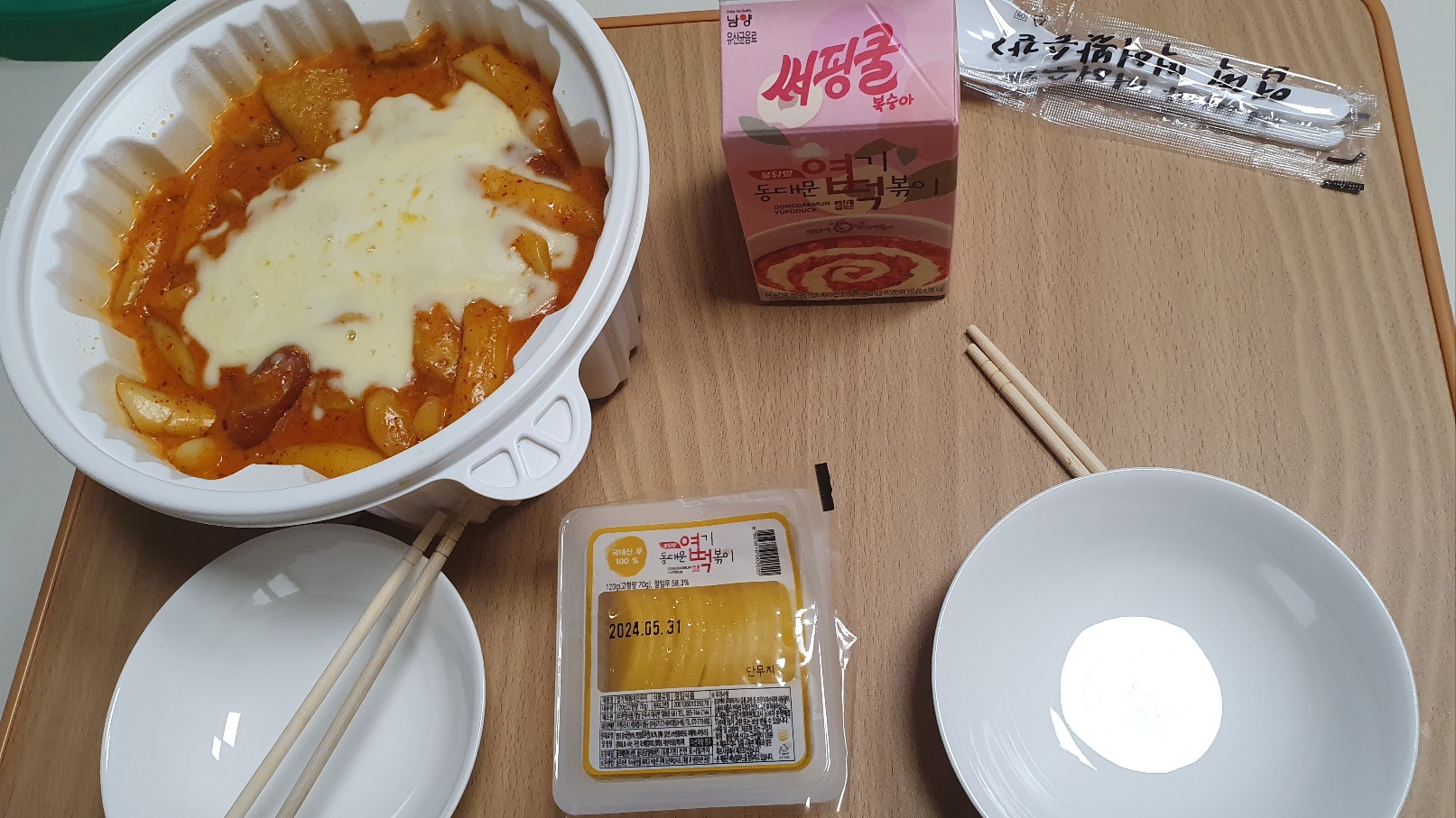 Dongdaemunyeopgitteokboki (동대문엽기떡볶이) 1