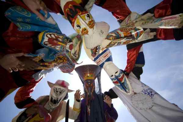 피타 콘 축제 (Phi Ta Khon Festival)