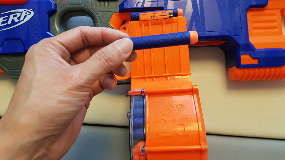 남자 아이 선물로 좋은 자동발사 되는 전동 너프건(Nerf Gun)