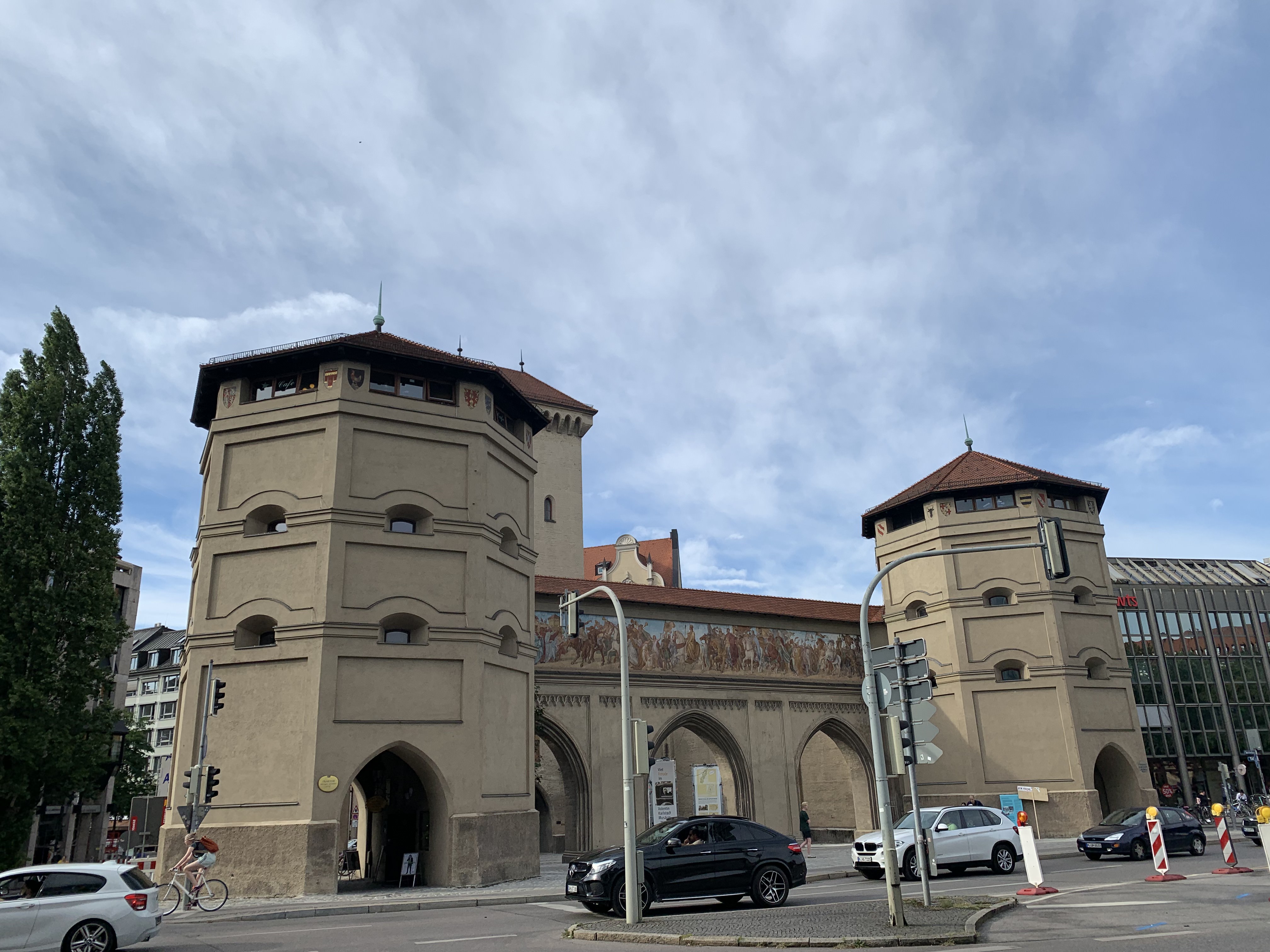 이사르 게이트 스퀘어 입구 (Isar Gate Square)