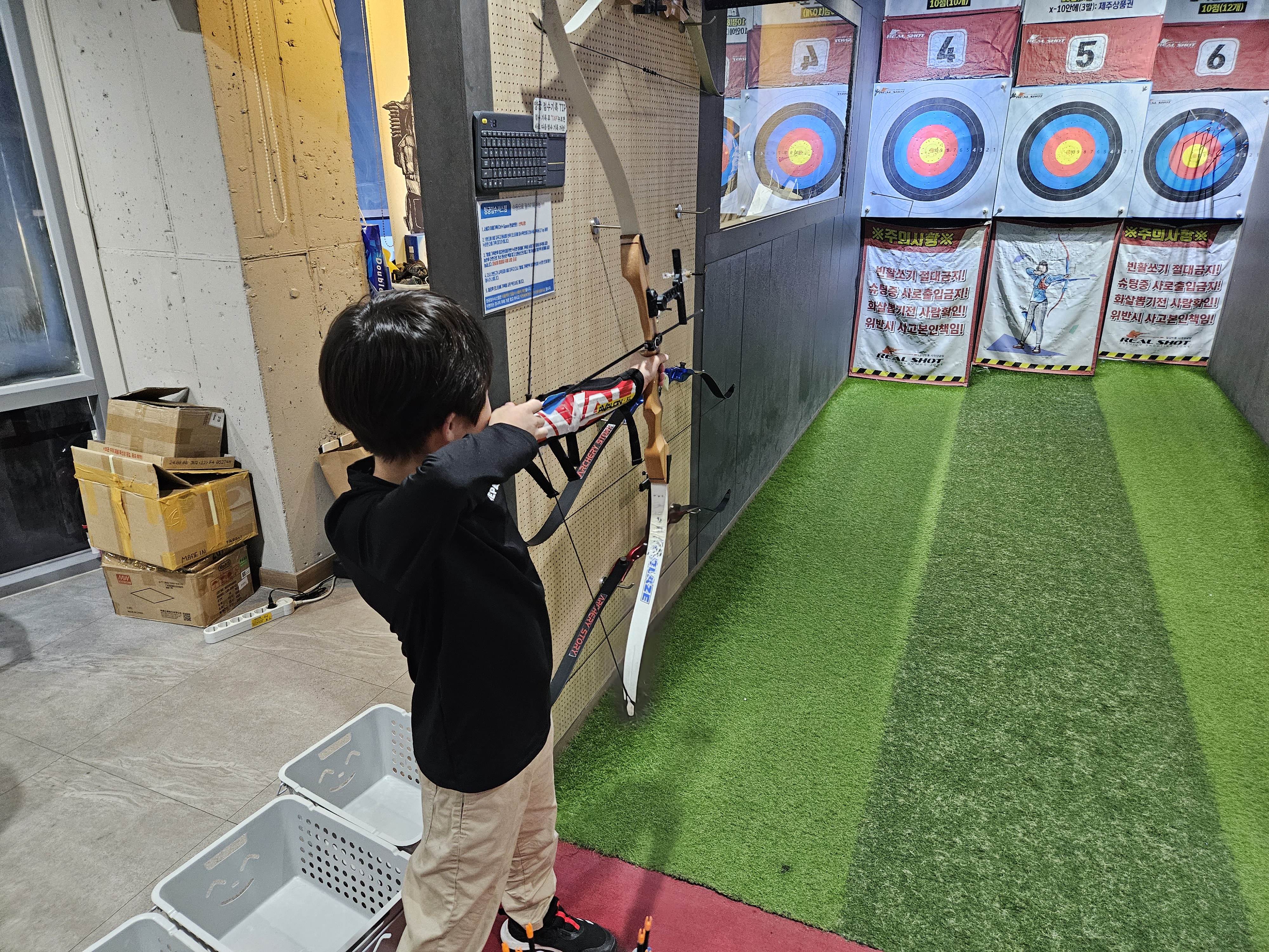 홍대 아이와 갈만한곳 :: 리얼샷 사격양궁장 초등학생 후기 11 img