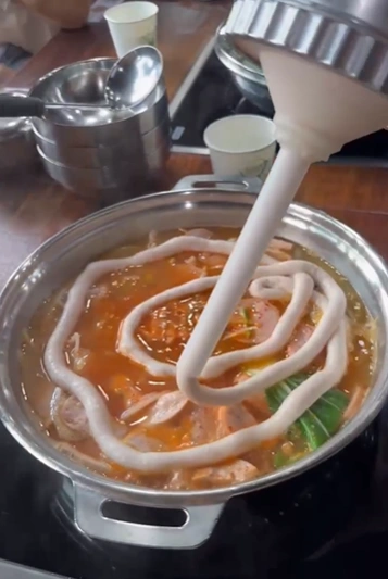 백반기행 춘천에서 만난 색다른 한 끼&amp;#44; 발칸부대찌개와 슈바인학센