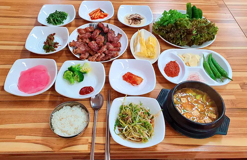 촬영 장소 미스터리의 사진 한 컷 경북 영주 봉화 솔잎 숯불구이 맛집&#44; 풍기인삼엑스포&#44; 전망대&#44; 문화생활관 가볼만한 곳 추천