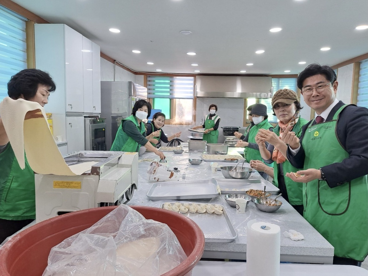  창수면 새마을부녀회 사랑의 만두 나눔 봉사c