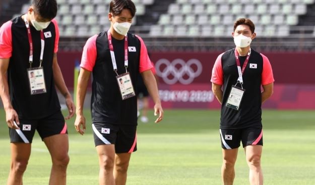 ì´ë™ê²½ ì¶•êµ¬ì„ ìˆ˜ ì•…ìˆ˜ê±°ë¶€ ë…¼ëž€ ì•Œì§œë°°ê¸° ë‰´ìŠ¤