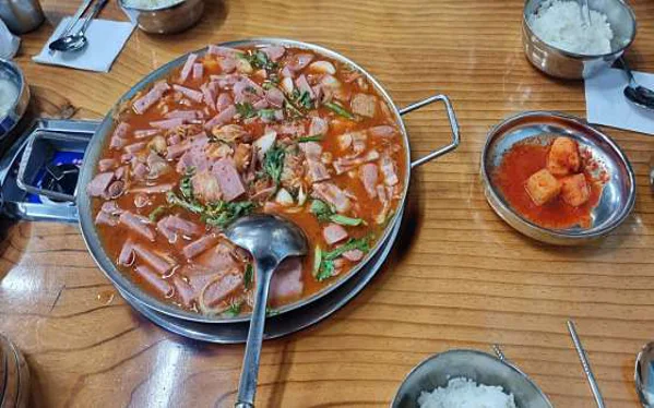 유정부대찌개