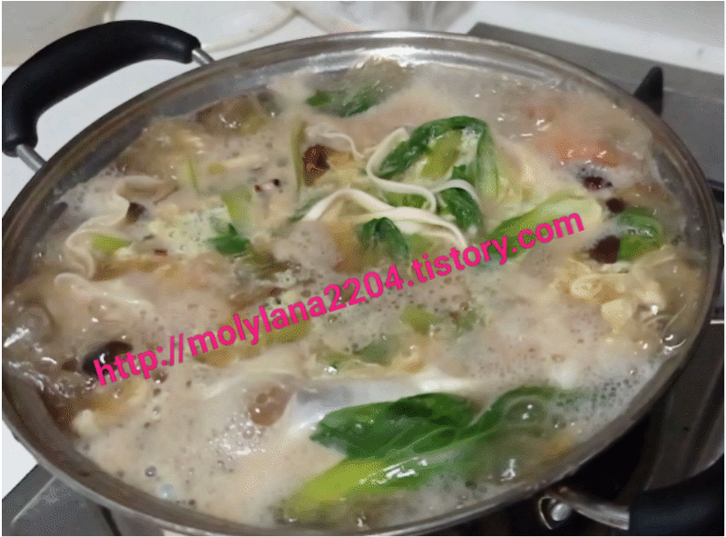  얼려놨던 집만두 끝내기, 칼만둣국