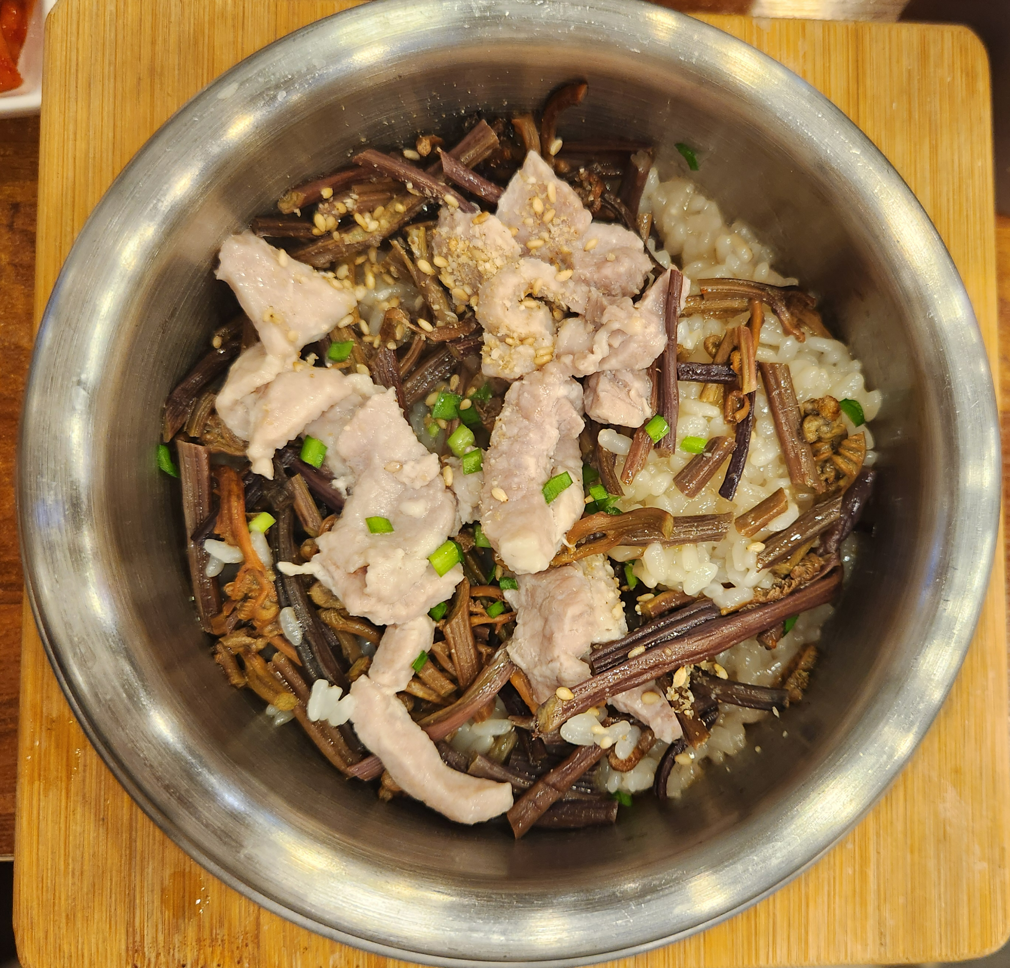 흑돼지고사리솥밥