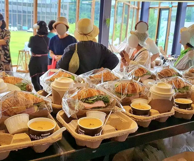 네모세모 원주 뮤지엄산 오크밸리 간현유원지 맛집 공연장 있는 크로와상 샌드위치 브런치 생크림 폭탄 카스테라 디저트 베이커리 맛있는 카페