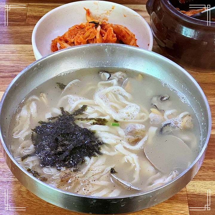 토요일은 밥이좋아 시흥 목감 해물칼국수 맛집 굴 바지락 오만둥이 육수 3대장 칼국수 수제비 칼제비 현지인 추천 토밥 좋아 방송정보