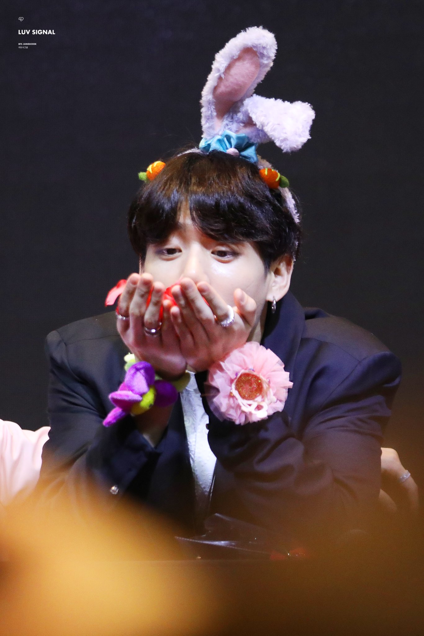  꽃은 정국이의 살결일거야