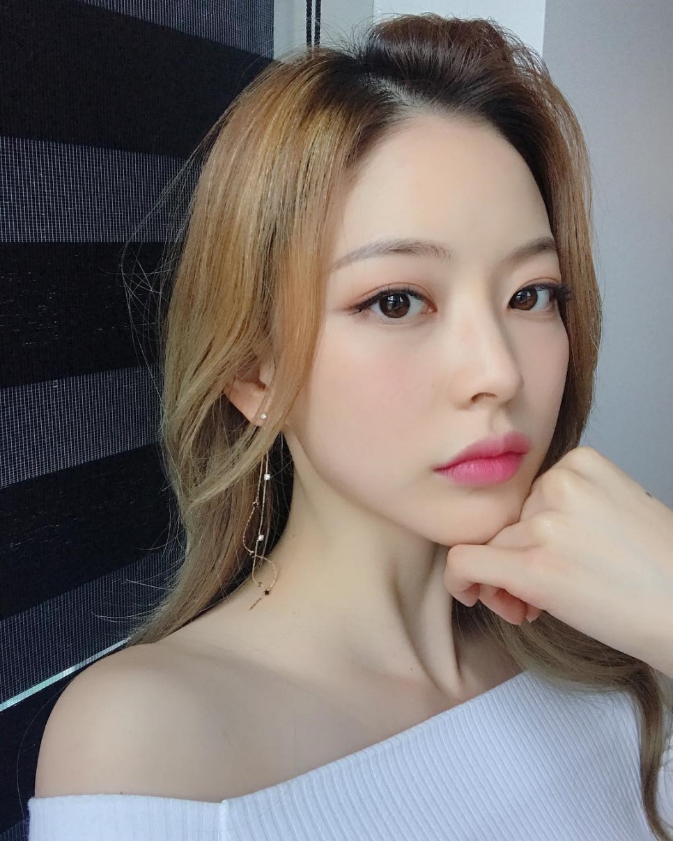  모델 임보라