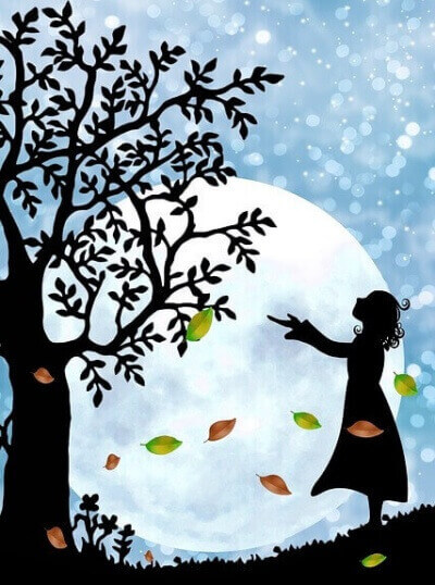 달 밝은 밤에 소녀가 나무를 바라보는 모습