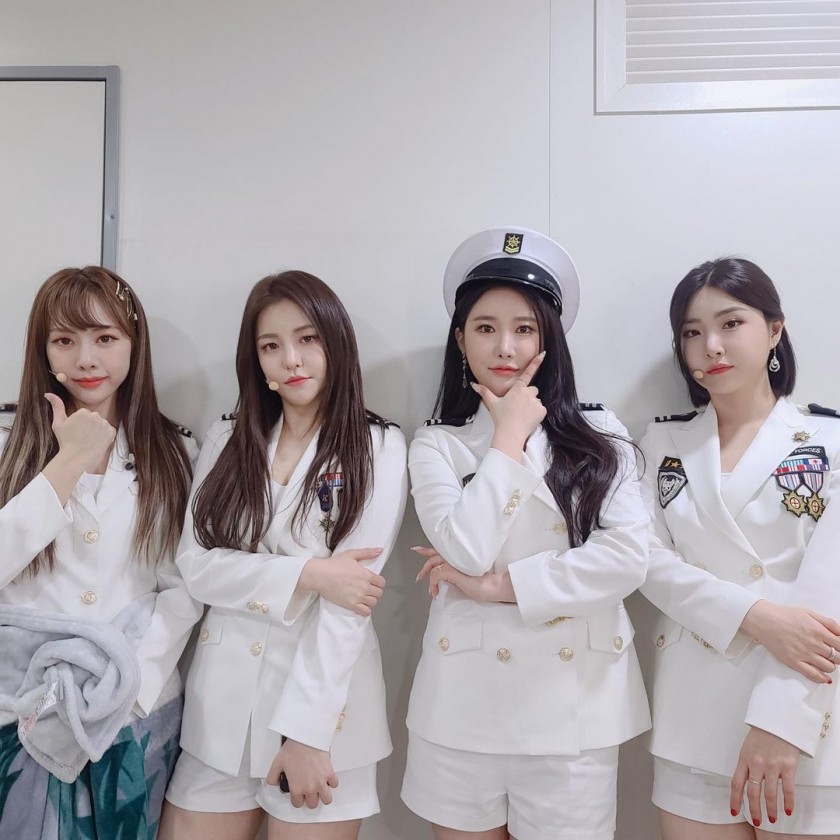  흰 해군 제복 브레이브걸스 무대의상
