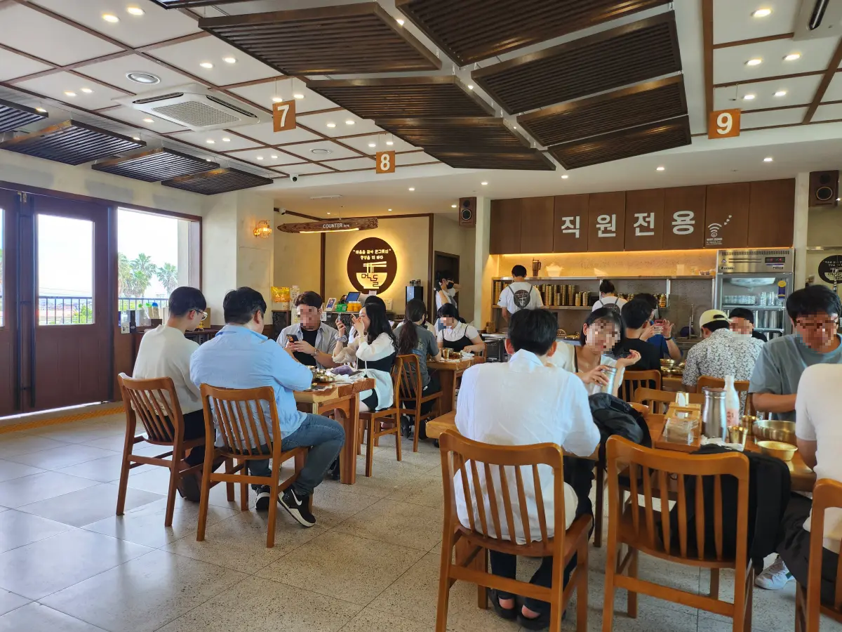 제주-공항근처-맛집-먹돌-내부