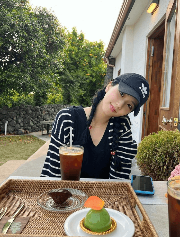  블랙핑크 지수 가디건 _ 코텔로 스트라이프 니트 가디건 (지수 인스타그램 패션)