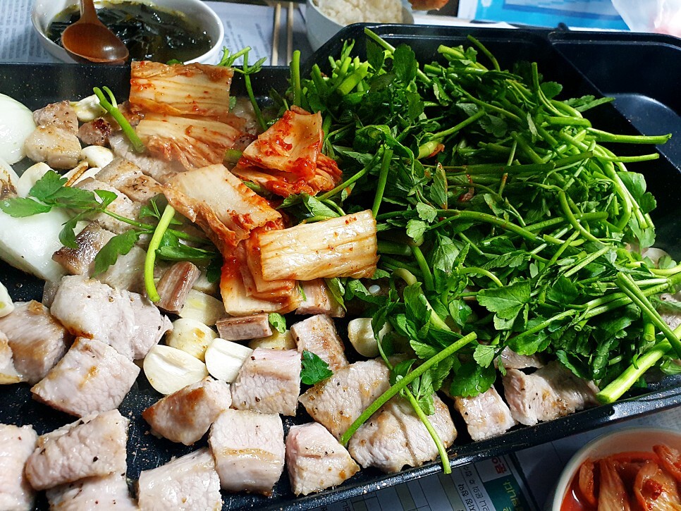 3월 3일 삼겹살데이에 먹는 팔공산 미나리 삼겹살 