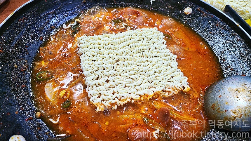 김가네-부대찌개-라면-사리