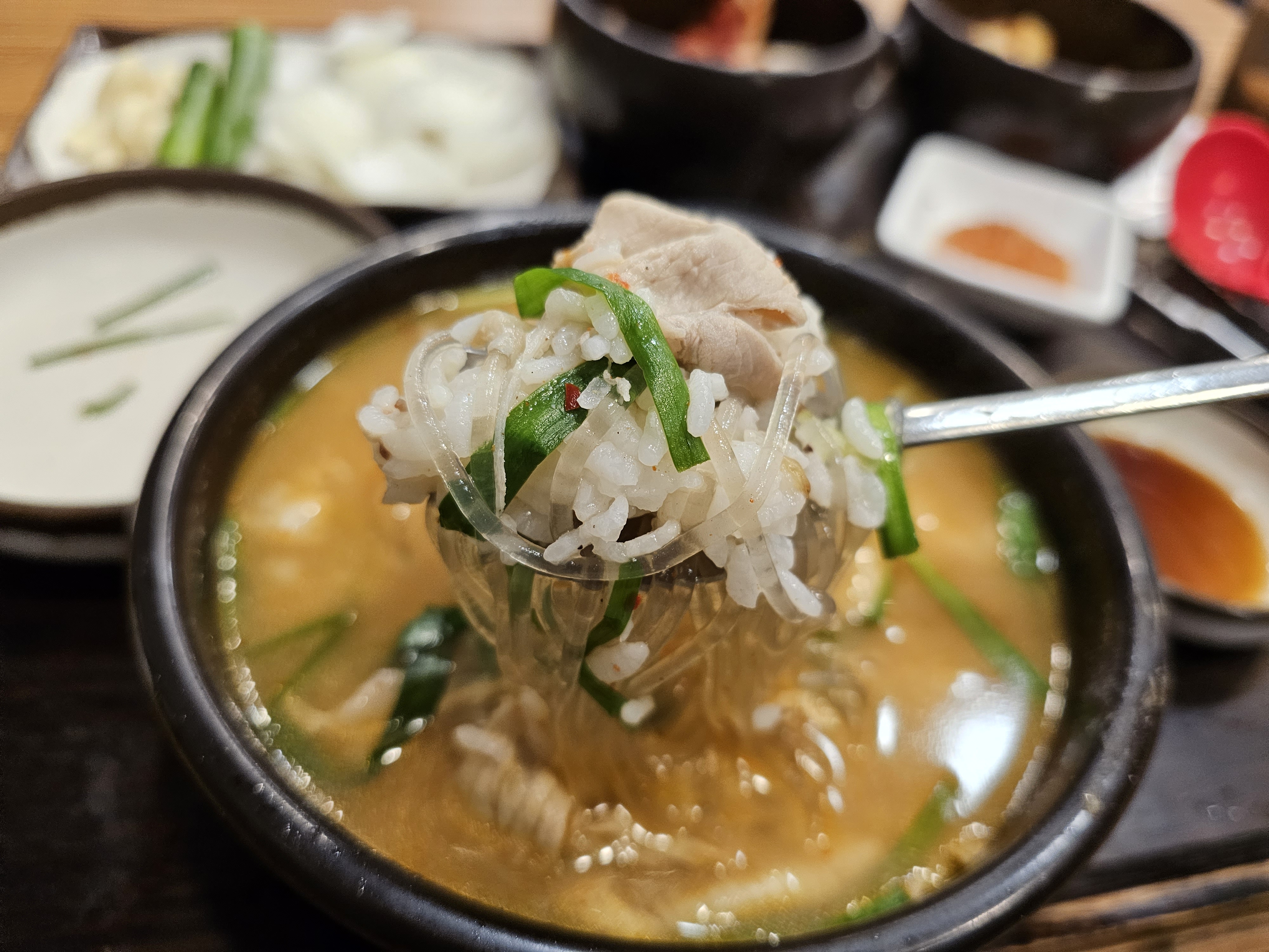 출근길 돼지국밥 이미지