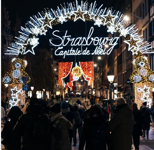 크리스마스에 꼭 가봐야 할 여행지 VIDEO: World’s best Christmas markets to visit in 2023