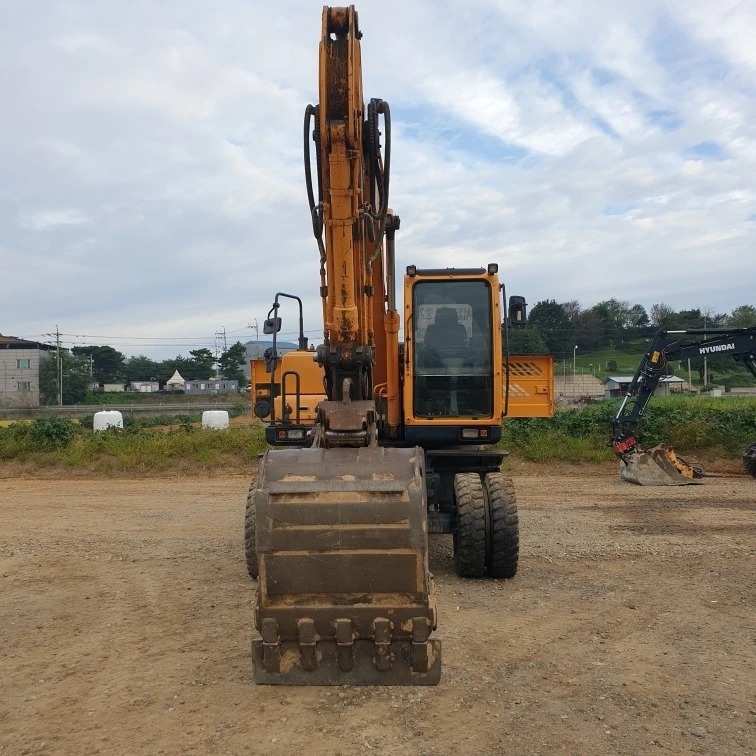  현대 R140W 2013년식 4300만원 판매합니다.