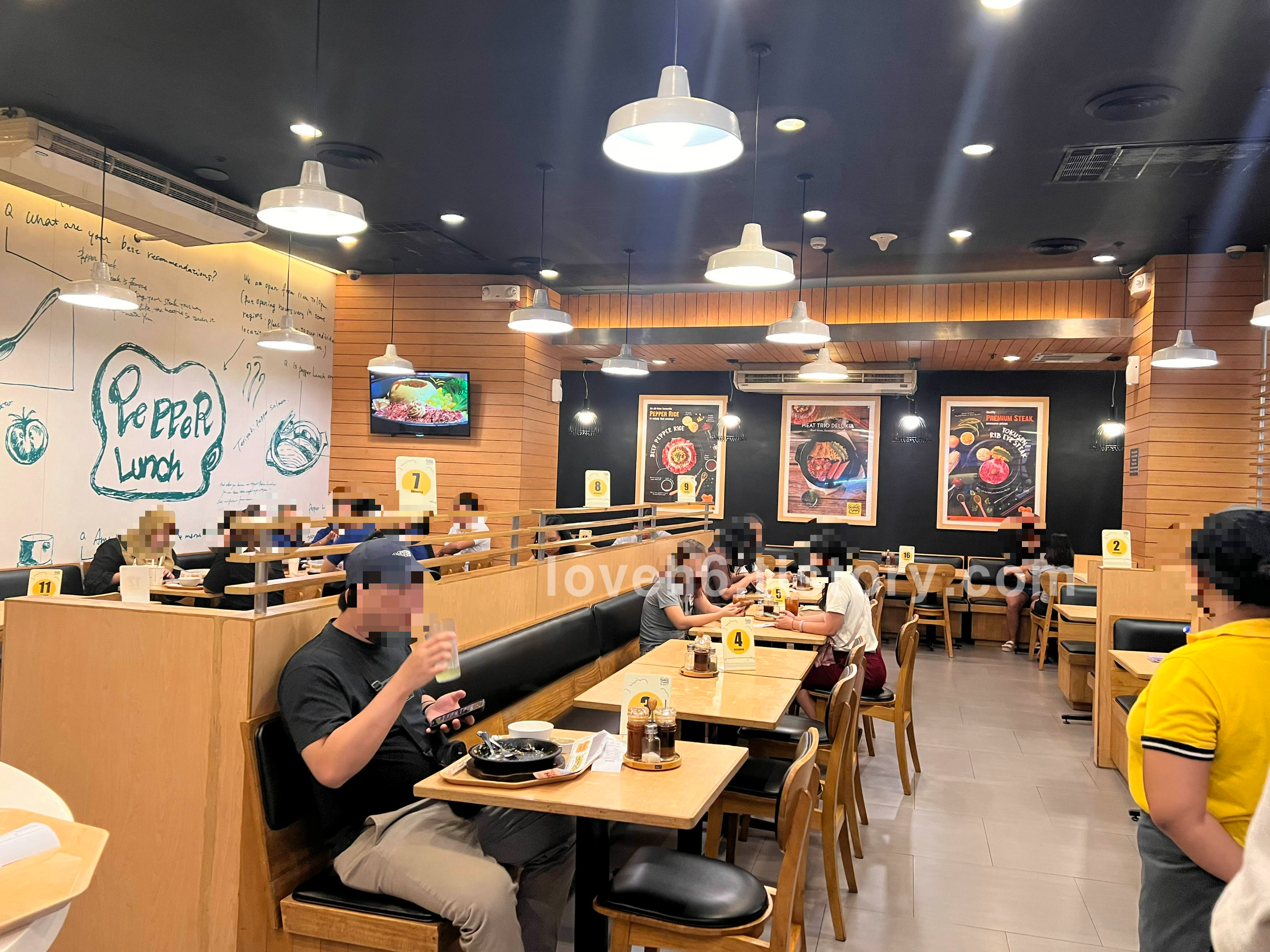 내부가 넓은데도 웨이팅이 있었어요
오후 6시 반쯤 가서 그랬나 봐요
그리고 음식도 맛이 괜찮았거든요