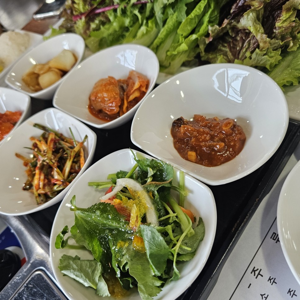  청주 복대동 쌈밥 "정원뜰" 오리훈제 닭갈비 돼지 짜글이 정식