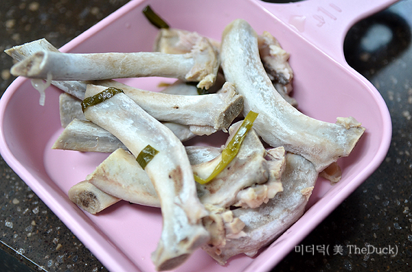 돼지갈비탕 맛있습니다.