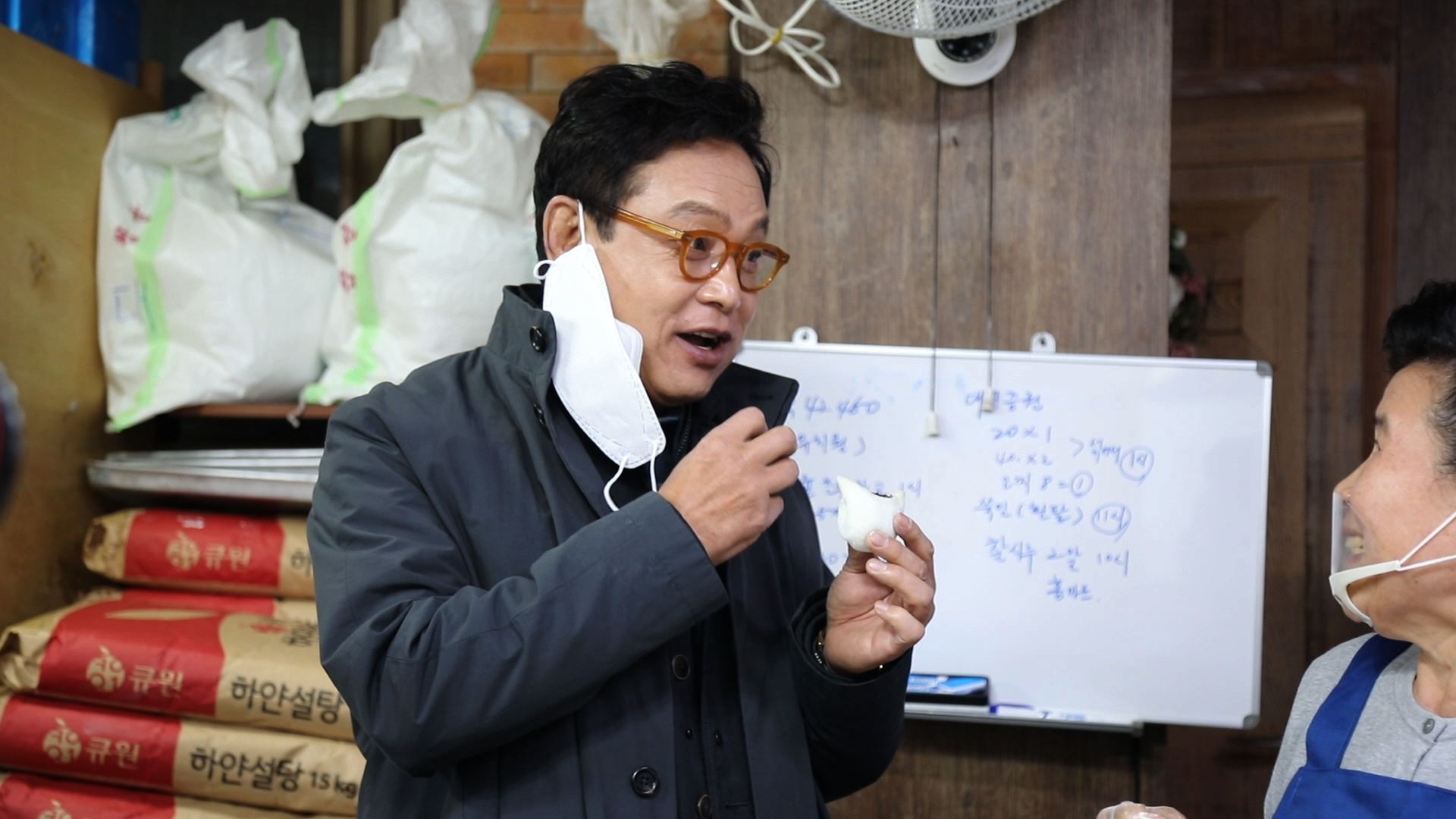  김영철의 동네한바퀴 제99화 시간을 걷다 홍제천길 서울 서대문구 39년 전통 신촌 찹쌀떡 돌 백일 이바지 폐백 떡 달인 연대 신촌역 맛집 위치 메뉴 가격 정보