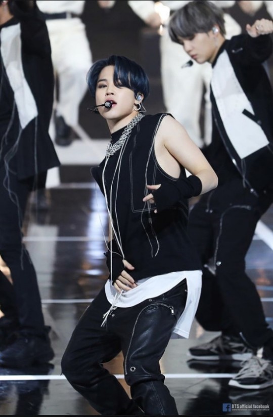  방탄소년단 지민, 아미의 심장을 저격하는 우아함과 카리스마