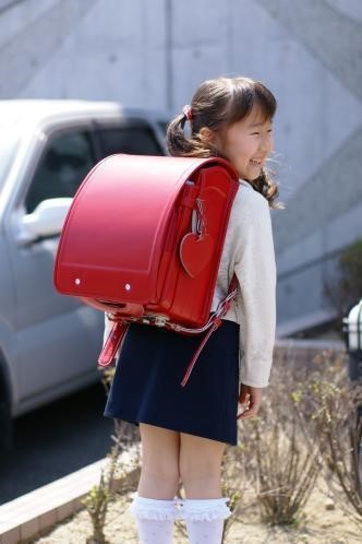 일본 란도셀 가방을 멘 학생