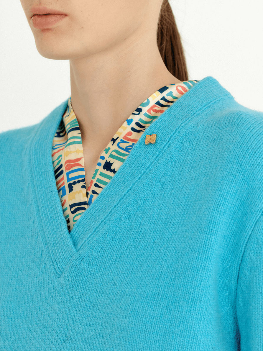 VAISY V-Neck Knit with Scarf - Sky Blue / EENK