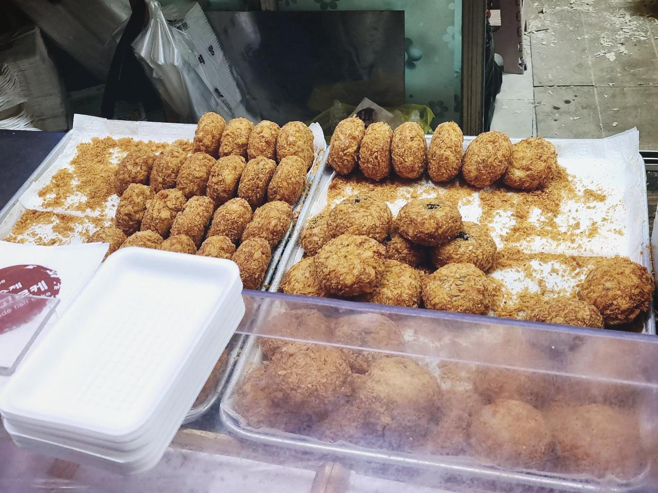  강릉 중앙시장에 들리면 꼭 사와야 되는 간식 베스트! 수제어묵고로케(땡초, 어묵, 김치)