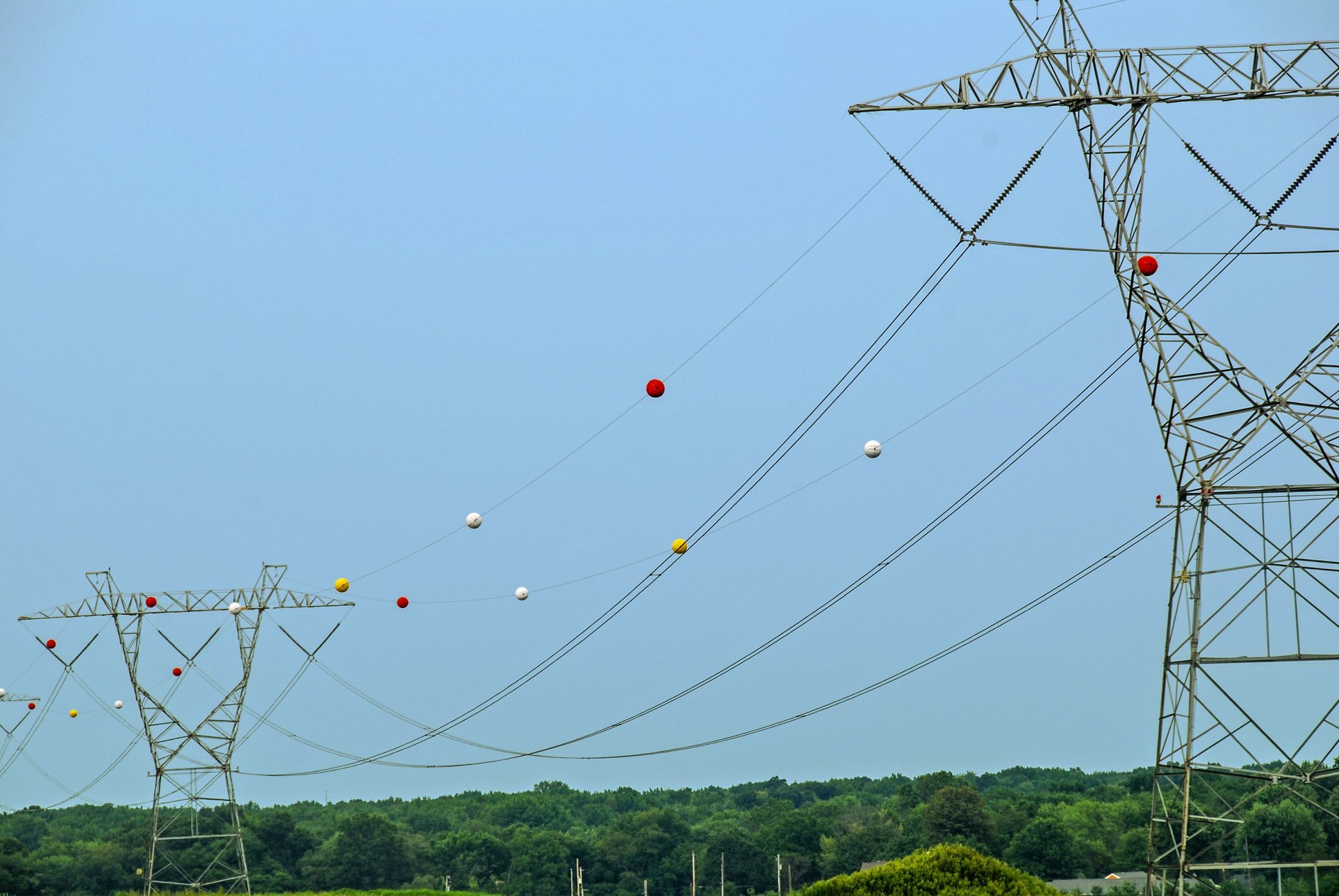 항공장애표시구: 송전탑 위의 빨간 공의 정체 Aircraft Warning Spheres
