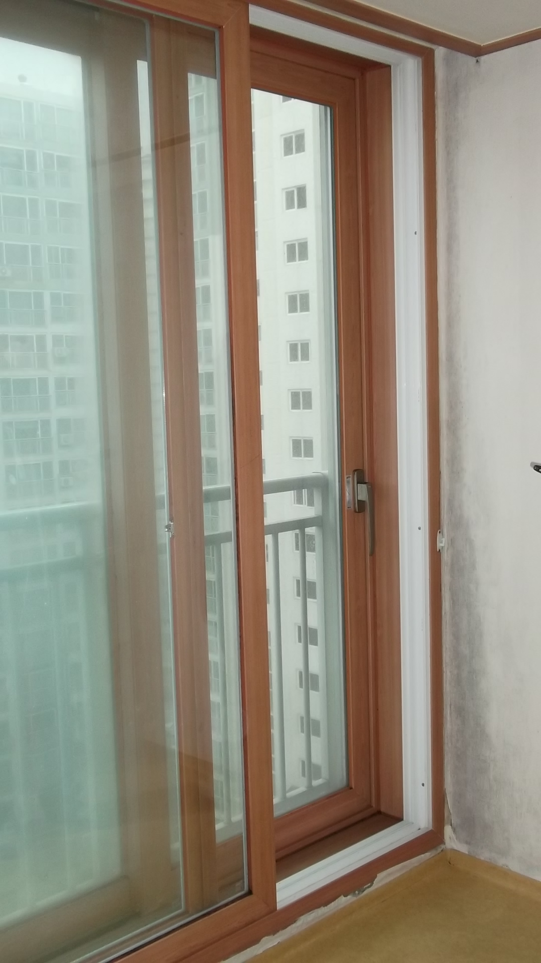  확장방 결로현상 곰팡이제거 하시나요?