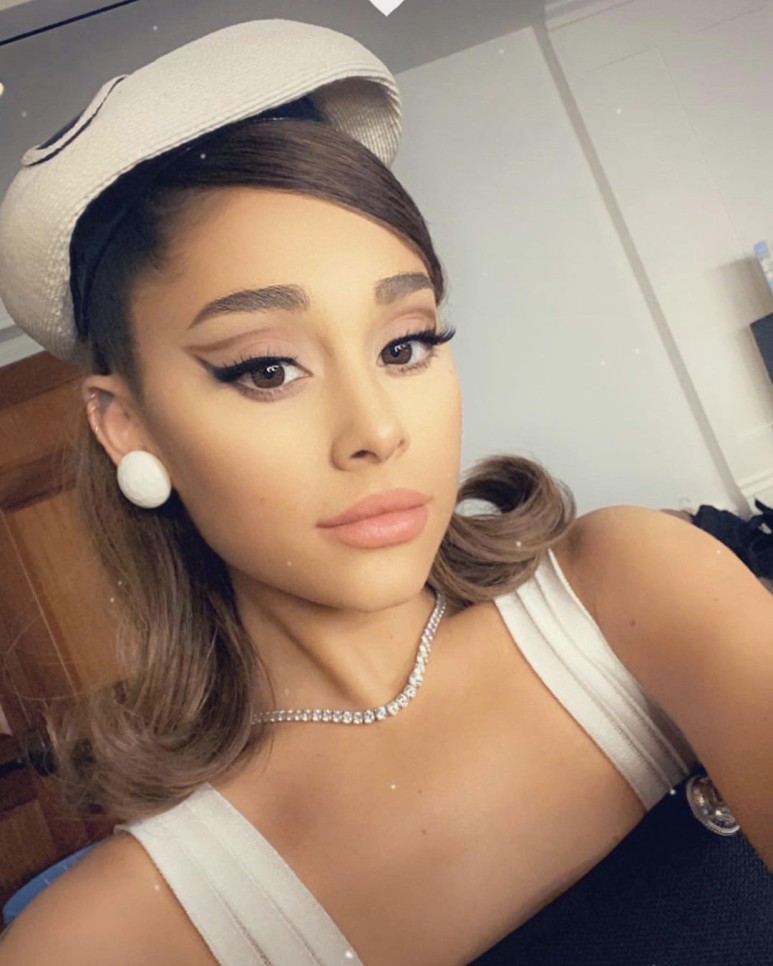  아리아나 그란데 (Ariana Grande) 새로운 뮤직비디오 "Positions" 복고풍으로 변신