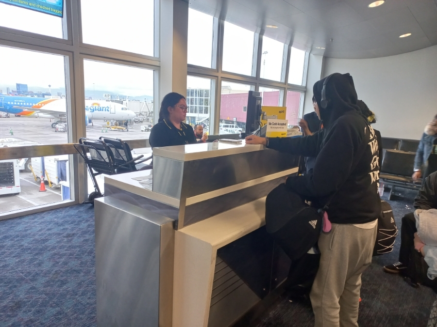 スピリット航空の搭乗ゲートのカウンター