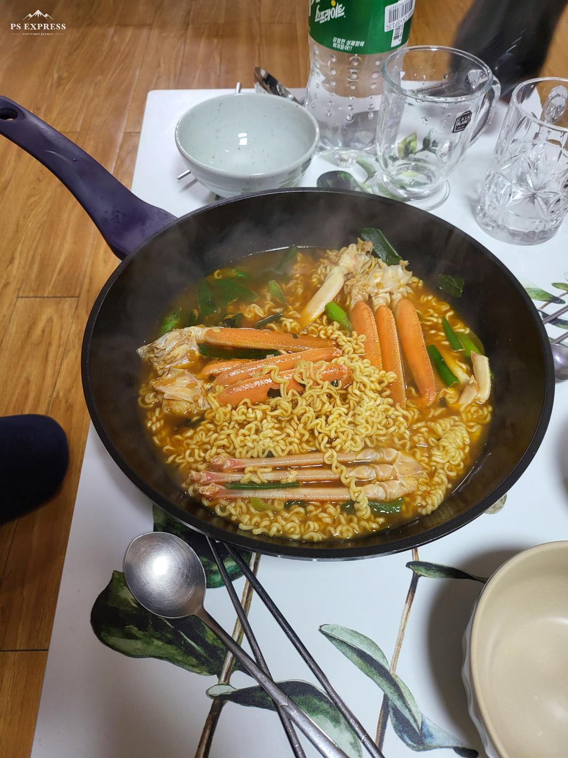  대게 라면 맛있다~ 어쩌다 사장2 보고 먹고싶다고 끓여봄
